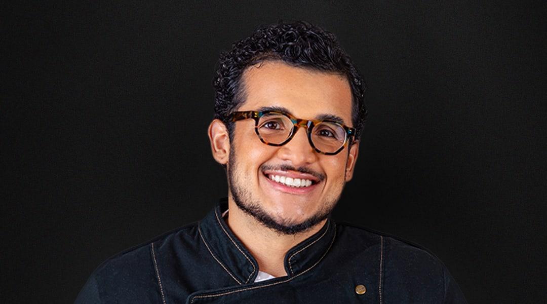 Chef Igor Rocha de dólmã preto